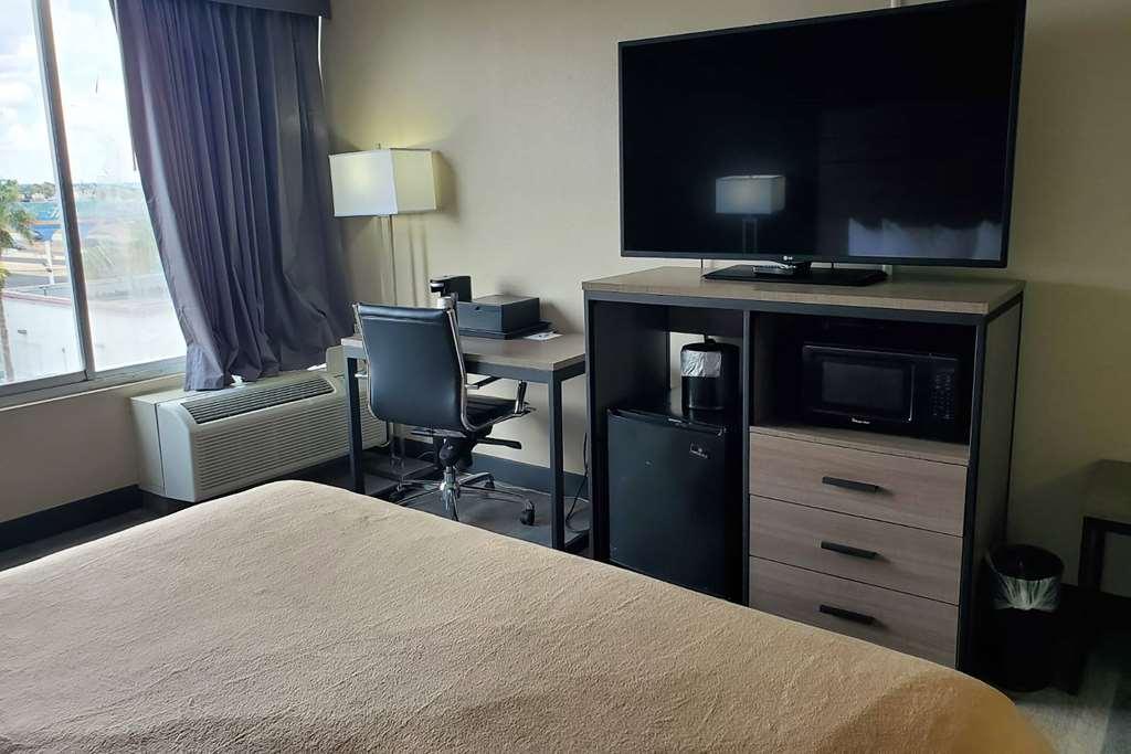 Baymont By Wyndham Laredo Hotel Quarto foto