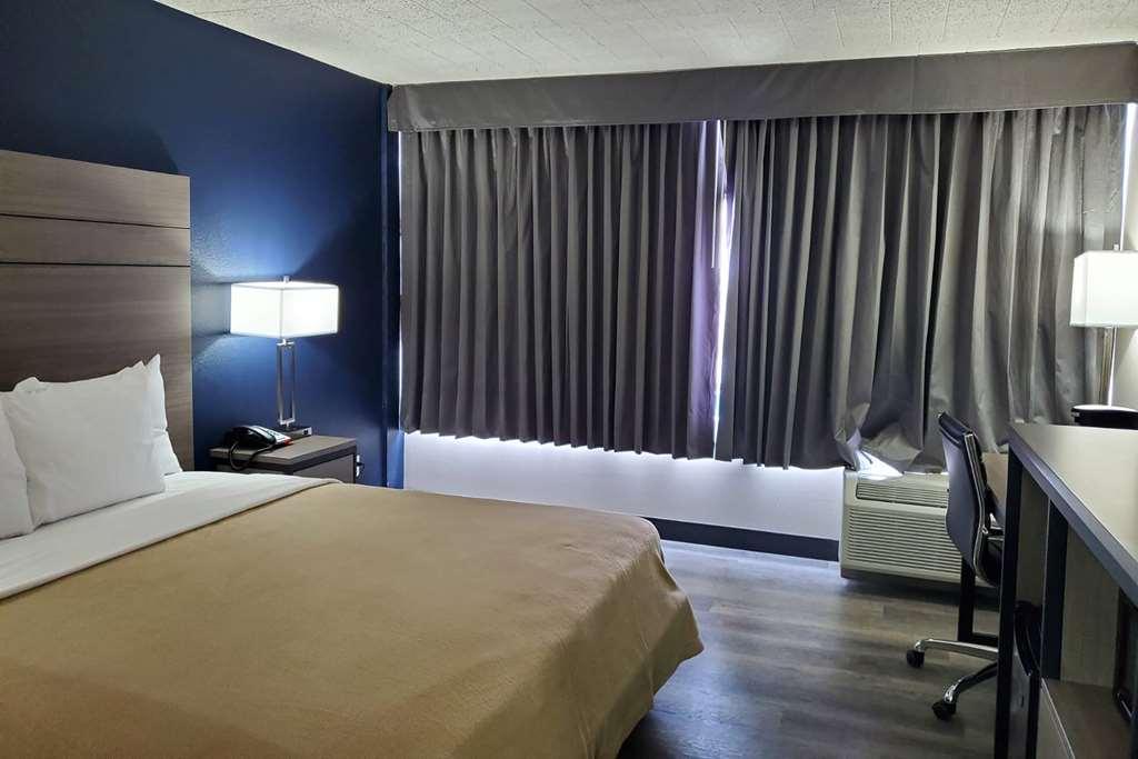 Baymont By Wyndham Laredo Hotel Quarto foto