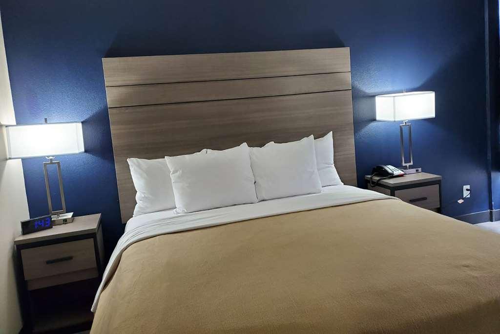 Baymont By Wyndham Laredo Hotel Quarto foto